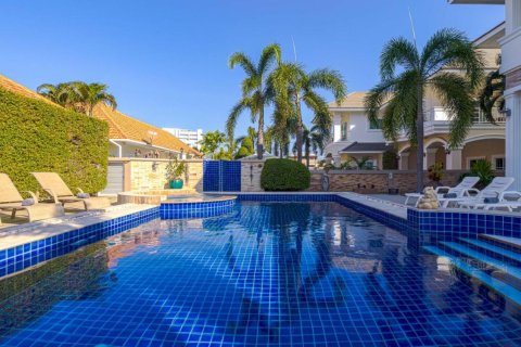 Villa in Hua Hin, Thailand 6 bedrooms № 168800 - photo 6