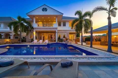 Villa in Hua Hin, Thailand 6 bedrooms № 168800 - photo 3