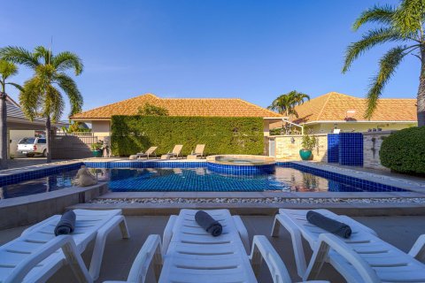 Villa in Hua Hin, Thailand 6 bedrooms № 168800 - photo 10
