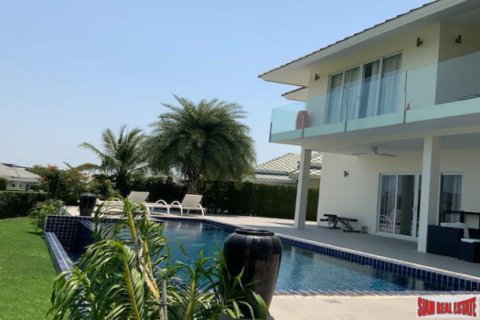 Villa à Hua Hin, Thaïlande 5 chambres № 194185