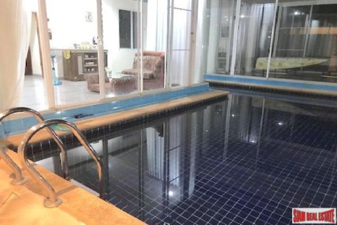 Villa in Pattaya, Thailand 5 bedrooms № 194183