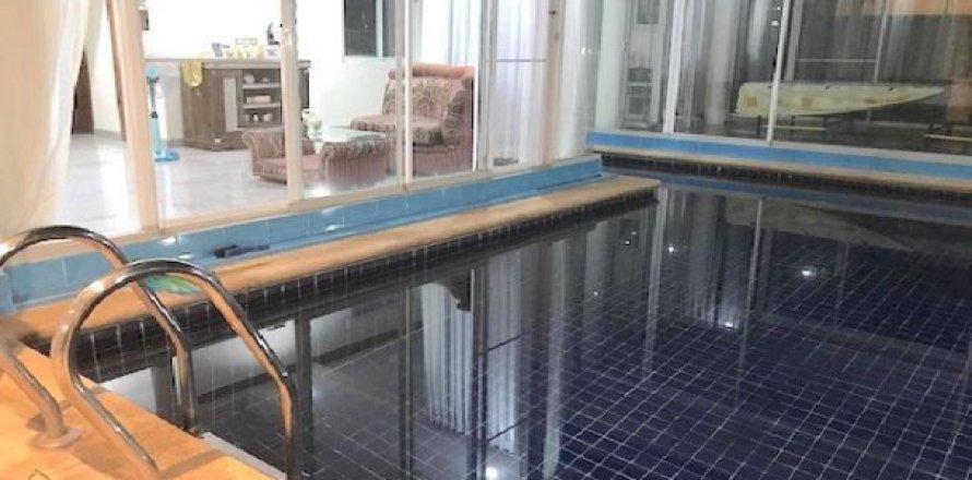 Villa in Pattaya, Thailand 5 bedrooms № 194183