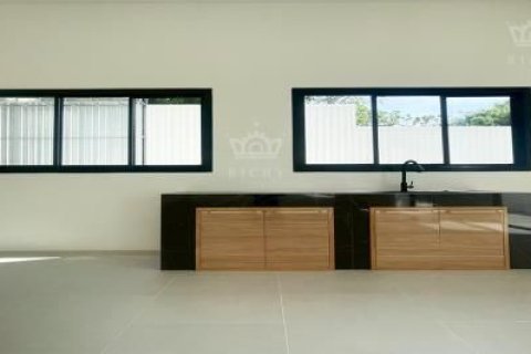 Warehouse in Samut Sakhon, Thailand № 171829 - photo 6