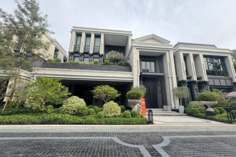 House in Suan Luang, Bangkok, Thailand 6 bedrooms № 114576 - photo 1