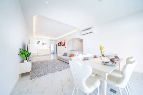 Villa in Bang Lamung, Thailand 5 bedrooms № 146830 - photo 2