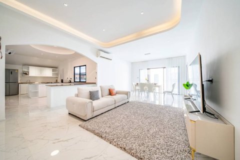 Villa in Bang Lamung, Thailand 5 bedrooms № 146830 - photo 3