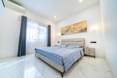 Villa in Bang Lamung, Thailand 5 bedrooms № 146830 - photo 10