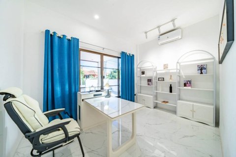 Villa in Bang Lamung, Thailand 5 bedrooms № 146830 - photo 7