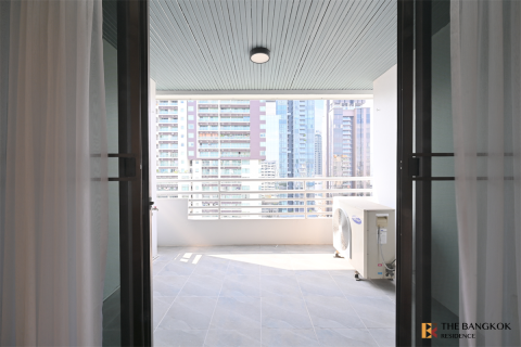 Condo in Bangkok, Thailand, 2 bedrooms № 197378 - photo 3