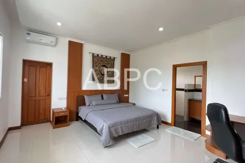 House in Pattaya, Thailand 6 bedrooms № 210546 - photo 4