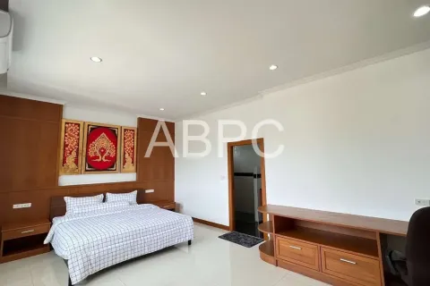House in Pattaya, Thailand 6 bedrooms № 210546 - photo 17