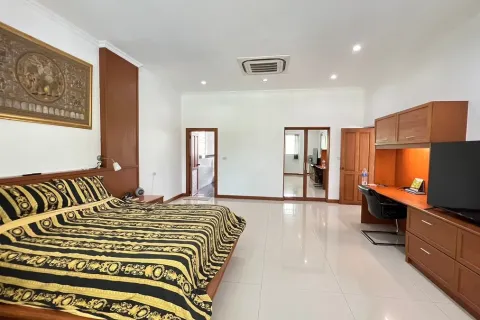 House in Pattaya, Thailand 6 bedrooms № 210546 - photo 26