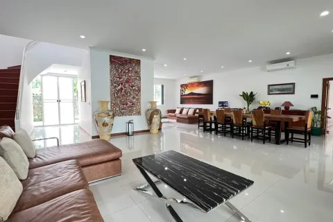House in Pattaya, Thailand 6 bedrooms № 210546 - photo 28