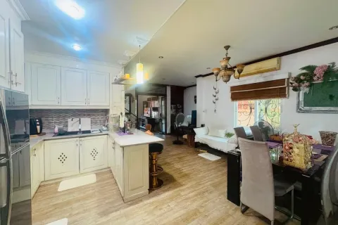 House in Pattaya, Thailand 2 bedrooms № 210548 - photo 12