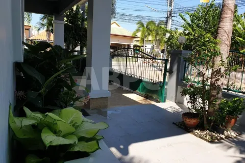 House in Pattaya, Thailand 3 bedrooms № 210551 - photo 9
