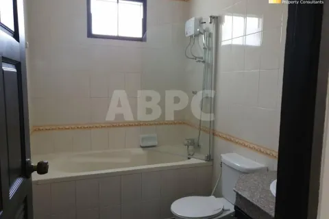 House in Pattaya, Thailand 3 bedrooms № 210551 - photo 12
