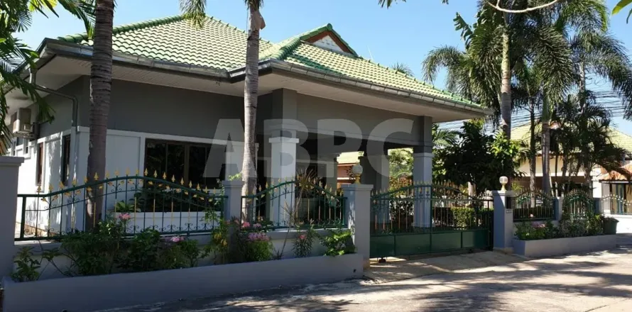 House in Pattaya, Thailand 3 bedrooms № 210551
