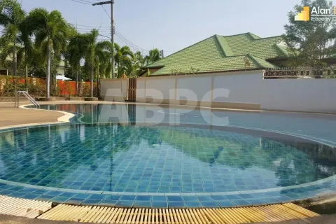 House in Pattaya, Thailand 3 bedrooms № 210551 - photo 3