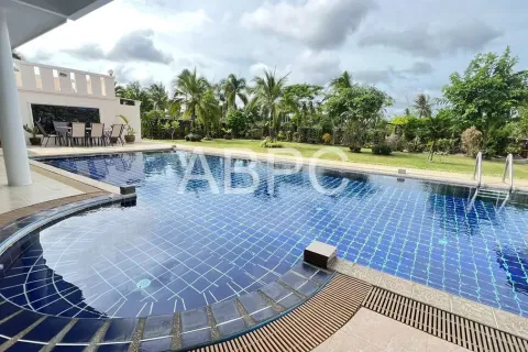 Casa de 6 dormitorios en Pattaya, Tailandia № 210547 - foto 15