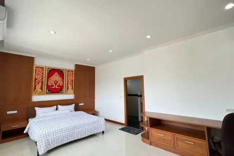 Casa de 6 dormitorios en Pattaya, Tailandia № 210547 - foto 23