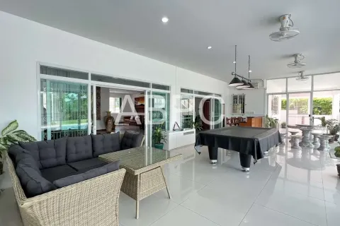 Casa de 6 dormitorios en Pattaya, Tailandia № 210547 - foto 7