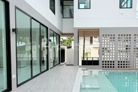 House in Chalong, Thailand 3 bedrooms № 209618 - photo 2