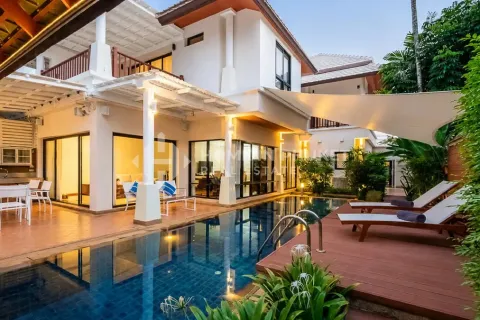 House in Phuket, Thailand 4 bedrooms № 209622 - photo 2