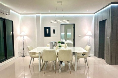 Maison à Pak Kret, Thaïlande 4 chambres № 169142 - photo 2