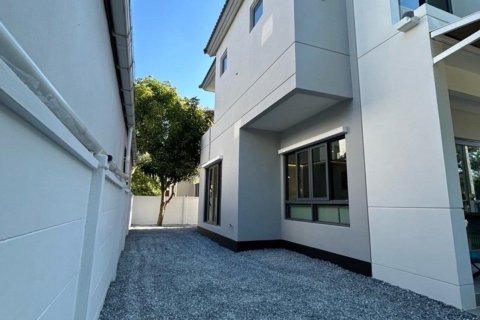 Maison à Pak Kret, Thaïlande 4 chambres № 169142 - photo 9