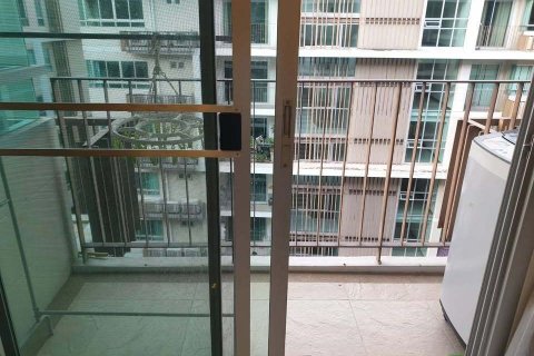 Studio dans le Condo à Watthana, Bangkok, Thaïlande  № 173617 - photo 7