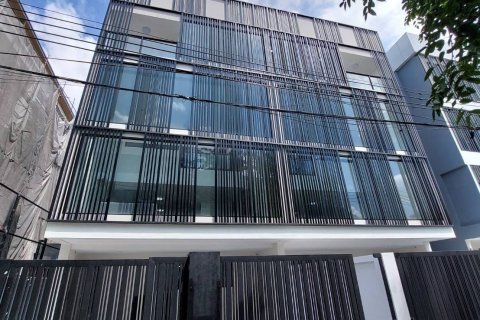 House in Watthana, Bangkok, Thailand 4 bedrooms № 173618 - photo 1