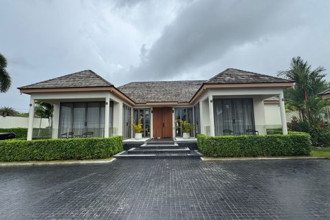 Villa in Phuket, Thailand 4 bedrooms № 135501 - photo 1