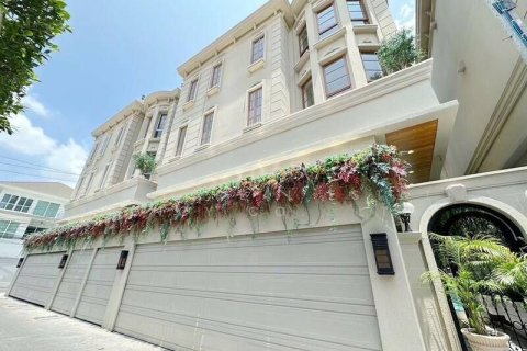 House in Watthana, Bangkok, Thailand 4 bedrooms № 161921 - photo 6