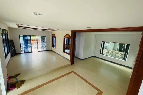 Дом в Самутпракане, Таиланд с 4 спальнями  № 161925 - фото 3