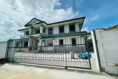 Maison à Samut Prakan, Thaïlande 4 chambres № 161925