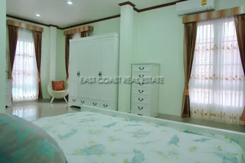Casa de 4 dormitorios en Jomtien Beach, Pattaya, Tailandia № 212227 - foto 10