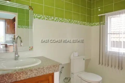 Casa de 4 dormitorios en Jomtien Beach, Pattaya, Tailandia № 212227 - foto 13