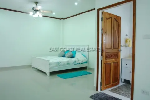 Casa de 4 dormitorios en Jomtien Beach, Pattaya, Tailandia № 212227 - foto 8