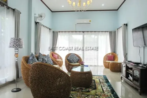 Casa de 4 dormitorios en Jomtien Beach, Pattaya, Tailandia № 212227 - foto 12