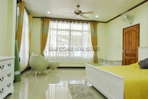 Casa de 4 dormitorios en Jomtien Beach, Pattaya, Tailandia № 212227 - foto 21