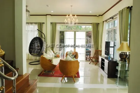 Casa de 4 dormitorios en Jomtien Beach, Pattaya, Tailandia № 212227 - foto 23
