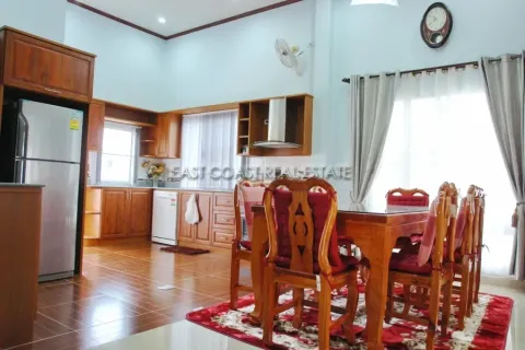 Casa de 4 dormitorios en Jomtien Beach, Pattaya, Tailandia № 212227 - foto 17
