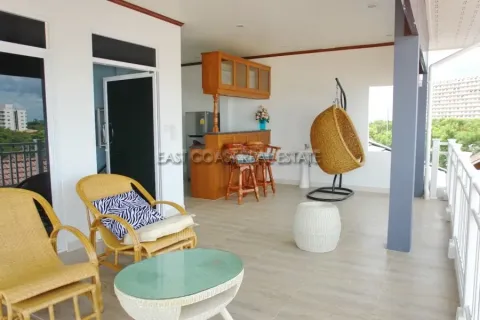 Casa de 4 dormitorios en Jomtien Beach, Pattaya, Tailandia № 212227 - foto 5