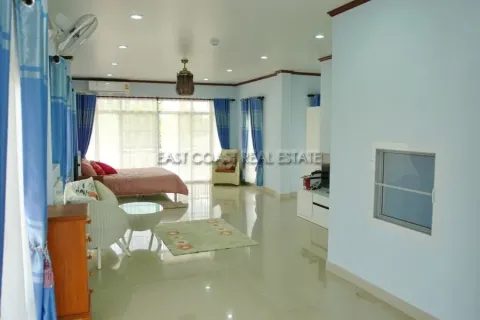 Casa de 4 dormitorios en Jomtien Beach, Pattaya, Tailandia № 212227 - foto 2