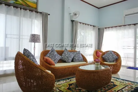 Casa de 4 dormitorios en Jomtien Beach, Pattaya, Tailandia № 212227 - foto 18
