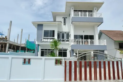 House on Jomtien Beach, Pattaya, Thailand 4 bedrooms № 212227