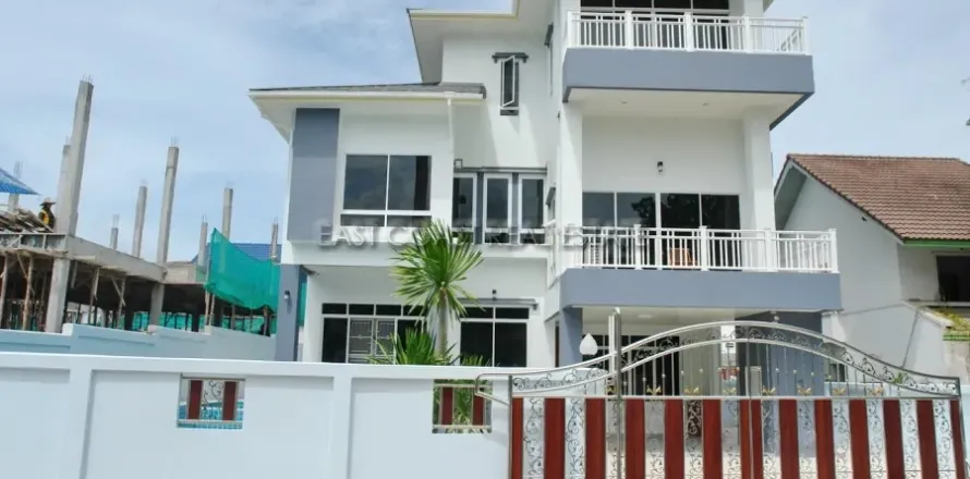Casa de 4 dormitorios en Jomtien Beach, Pattaya, Tailandia № 212227