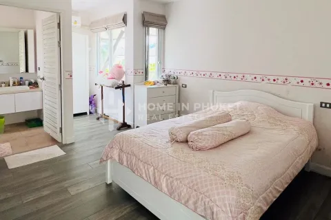 House in Phuket, Thailand 5 bedrooms № 158807 - photo 13