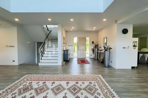 House in Phuket, Thailand 5 bedrooms № 158807 - photo 8