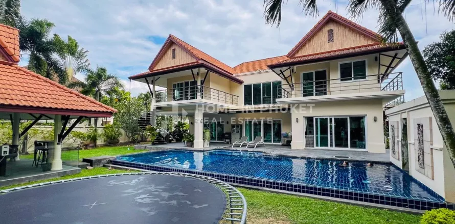 House in Phuket, Thailand 5 bedrooms № 158807